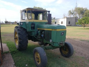Tractor John Deere 2730