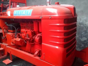 Tractor Fiat 780 invertido