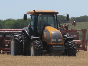 Tractor Valtra BT210